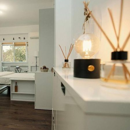 Oasis Studio Central City Bukarest Exteriör bild